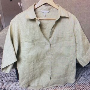 Linen Button-Up Shirt in Light Green